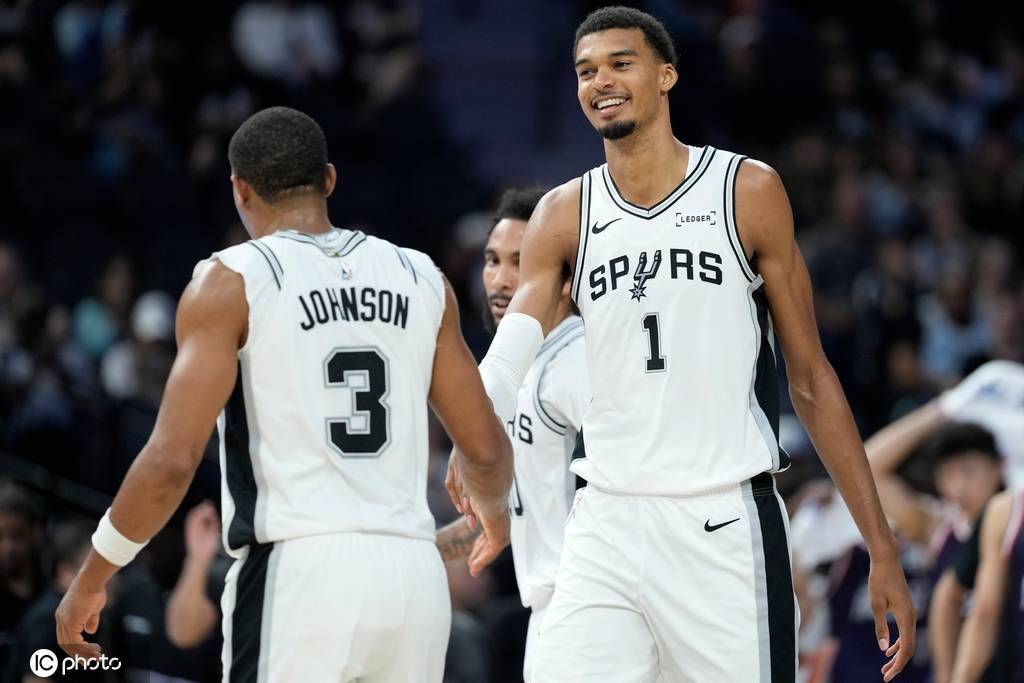 季前赛-文班亚马9+10+7奥拉迪波20分 马刺大胜广州