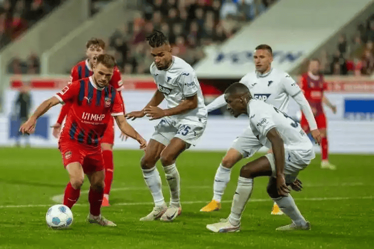 德甲保级生死战：沃夫斯堡VS海登海姆，残阵对决下的命运博弈